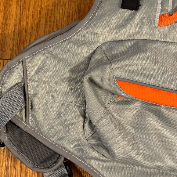 NWT Hotel Doggy Adventure Wear Hiking Backpack Grey Orange Size L - Picture 4 of 6